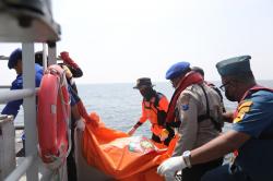Tim SAR Temukan Mayat di Laut Gili Ketapang, Sempat Diduga ABK KM Lanang Jaya dan Ternyata Lansia