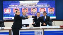 Doktor Baru UNS Ciptakan Sistem Mitigasi Kerentanan Stasiun Baterai Listrik