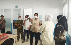 Wamendagri Akhmad Wiyagus Sambangi SPPG Kasturi saat Kunjungi Kuningan