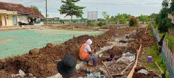 KDMP Masuk Area Sekolah Karawang, Infrastruktur Rusak dan Ruang Bermain Siswa Tergerus