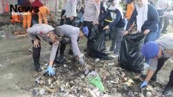 TNI-Polri dan Pemda Polman Lakukan Aksi Bersih Pantai di Polewali