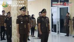 Kejari Pringsewu Lantik Annas Huda Sofianuddin sebagai Kasi Intelijen
