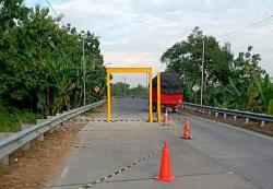 Dinilai Membahayakan, Pemasangan Portal Jembatan TBB Bojonegoro Dipertanyakan Warga
