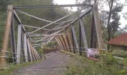 Jembatan Sungai Mendelem di Pemalang Amblas, Akses Watukumpul - Randudongkal Terputus