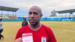 Eksebisi Persipura VS Sorong Raya FC, Boaz Salossa : Jaga Performa Tim dan Regenerasi Sepak Bola