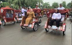 Senyum Pengayuh Becak di Ponorogo Dapat Ratusan Becak Listrik Gratis dari Presiden Prabowo