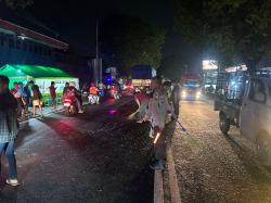 Nyalip Lewat Marka Tengah, Truk Tangki Tabrak Motor Pelajar di Prambon Sidoarjo