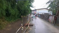 Warga Waswas, Jalan Utama Purwadana Terus Ambles di Tepi Citarum