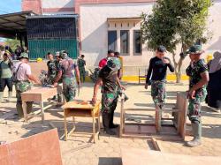 Melihat Aksi 40 Personel Yonkav 11 MSC Renovasi Sekolah di Aceh Tamiang