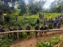 Akses Pendidikan Jadi Prioritas, Brimob Polda NTT Bangun Jembatan Darurat di Wewewa Timur