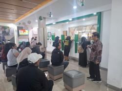 Cerita Warga Surabaya Manfaatkan Gadai Pegadaian, Bisa Biaya Sekolah dan Modal Usaha