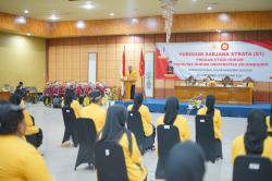 Hanya 7 Semester, 40 Mahasiswa Hukum Unigoro Raih Gelar Sarjana