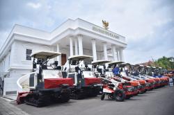 Modernisasi Pertanian, Pemkab Kebumen Salurkan 104 Alsintan Senilai Rp12 M