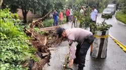 Cuaca Ekstrem Picu Bahu Jalan Sawahan-Berbek Ambrol, Ini yang Dilakukan BPBD