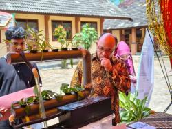 Sekolah Pinggiran di Tuban Ini Punya Panel Surya 6.000 Watt, Siswa Belajar Energi Bersih Langsung