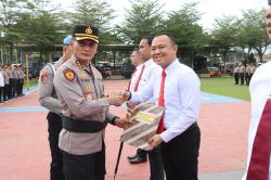 Dasar Kapolrestabes Palembang Beri Reward untuk 25 Personel Satreskrim dan Satres Narkoba