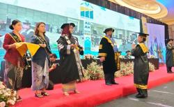 ARS University Wisuda 393 Lulusan, Rektor Dorong Mahasiswa Miliki Sikap Mental Istimewa
