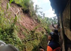 Tanah Longsor Rusak Rumah Warga di Situbondo, Kerugian Jutaan Rupiah