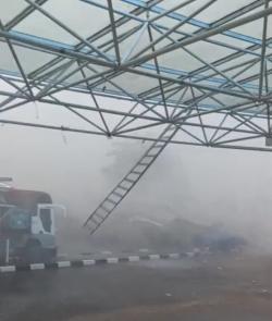 Puting Beliung Porak Porandakan Gelora Pakansari Bogor, Satu Orang Korban Dilarikan ke Rumah Sakit