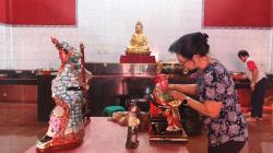Tradisi Lintas Generasi: Vihara Tertua di Jatibarang Tetap Khidmat Sambut Imlek