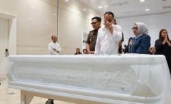 Tangis Eri Cahyadi Iringi Kepergian Ketua DPRD Surabaya, Air Mata Tumpah di Grand Heaven