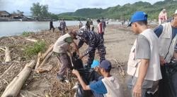 Pantai Logending Kebumen Disapu Bersih, Posal Logending Gandeng Siswa dan Warga