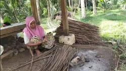 Potret Kehidupan Pilu Lansia di Pelosok Desa, Cari Rp100.000 Butuh 10 Hari Kerja Keras