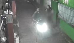 Terekam CCTV! Begal Payudara Kembali Beraksi di Cikarang Barat Bekasi