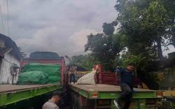 Lupa Tarik Hand Rem, Sopir Tewas Tergencet Truk Trailer di Garasi Jombang