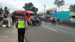 Angkot Ungaran–Ambarawa Terbalik di Bergas, 2 Penumpang Luka