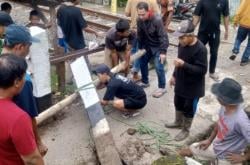 Tak Ada Solusi, Warga Cijoro Lebak Bongkar Patok Penutup Akses Jalan