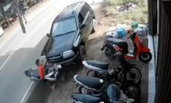 Lalai Bermain Ponsel, Sopir Minibus Tabrak Bocah 7 Tahun Hingga Tewas di Pasuruan