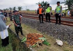 BREAKING NEWS Ditemukan Karung Berisi Uang Jutaan Rupiah Dekat Korban Tertemper KA Anjasmoro