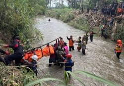 6 Hari Pencarian, Siswi SMPN 3 Boja yang Hanyut di Sungai Kalimalang Mijen Ditemukan Tewas