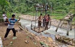 Gondola Jadi Tumpuan Warga Perbatasan Ponorogo Trenggalek di Tengah Keterbatasan
