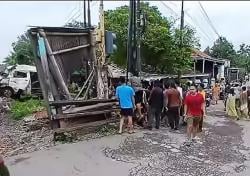 Kronologi Kecelakaan Gran Max Tertabrak KA Harina di Mragen Demak, Mobil Tetap Melaju meski Disetop