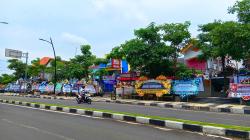 Dari Presiden hingga Kapolri, Jalan Protokol Kota Bojonegoro Dibanjiri Karangan Bunga Duka