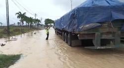 Jalur Pantura Tegal - Pemalang Terendam Banjir, Lalu Lintas Sempat Lumpuh
