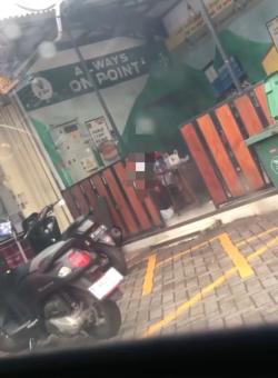 Viral! 2 Remaja Diduga Lakukan Aksi Tak Pantas di Area Minimarket Bondowoso