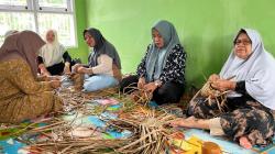 Gebrakan Balee Buet Jaroe, Sulap Eceng Gondok Jadi Rupiah di Nagan Raya