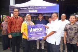 Puluhan UMKM Jepara Terima Bantuan Gerobak dan Tenda, Dorong Peningkatan Ekonomi