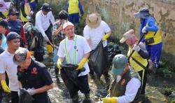 Akhiri Penantian 10 Tahun, Wali Kota Pekanbaru Pastikan THR Petugas Kebersihan Cair Tahun Ini