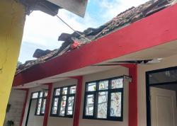 Hujan Deras di Probolinggo, Atap Tiga Ruang Kelas SDN Pamatan II Ambruk
