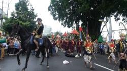 Pesta Rakyat Ternoda, Warga Terpental Ditendang Kuda Saat Kirab Banyumas