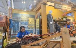 Mengenal Tradisi Perempuan Sumba, Merawat Tenun Tetap Lestari