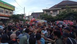 Tradisi Sambut Ramadan di Kendal, Warga Berebut Empat Gunungan