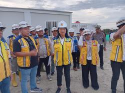 Dukung Akses Pendidikan, Wamen PU Tinjau Proyek Sekolah Rakyat 10 Hektare di Cikawung Indramayu