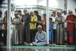Potret Salat Tarawih Perdana Ramadan 1447 H di Palembang