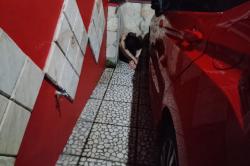 Heboh Mahasiswi Mabuk Tergeletak di Rumah Warga Bulusan, Emak-emak Turun Tangan