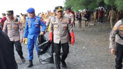 Jaga Wisata Banyuwangi, Polresta Lakukan Aksi Bersih Pantai di Grand Watu Dodol